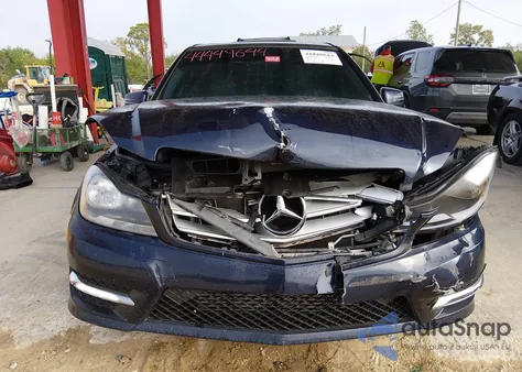 2013 Mercedes-Benz C 250 Luxury/Sport z USA, uszkodzony, nr VIN WDDGF4HB0DR259573